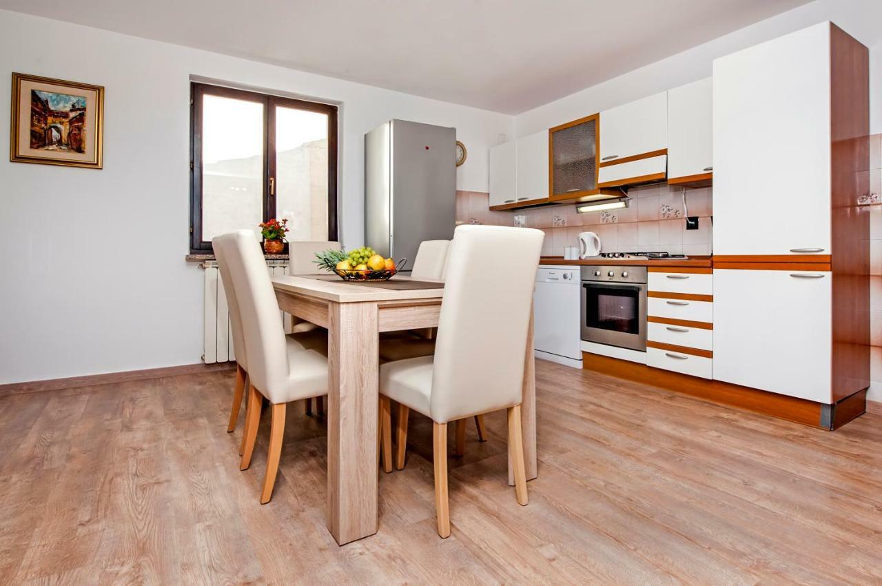 Apartment Nika Ровинь Экстерьер фото